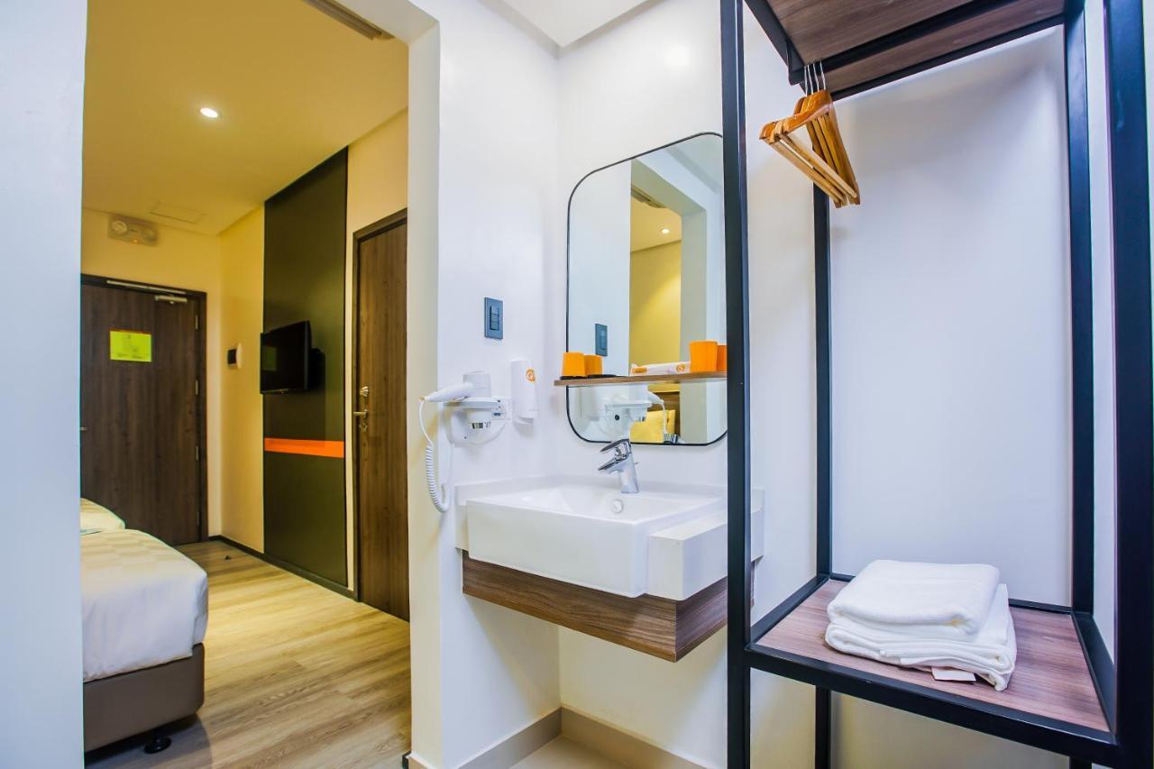 Go Hotels Plus Naga Kültér fotó